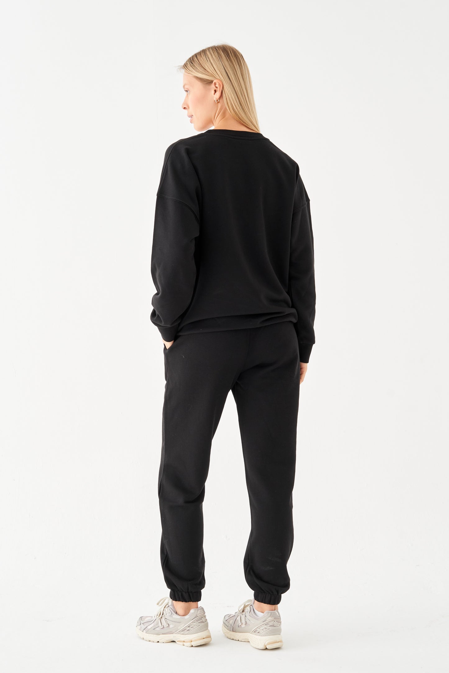 NINA CREW NECK SWEATSHIRT BLACK