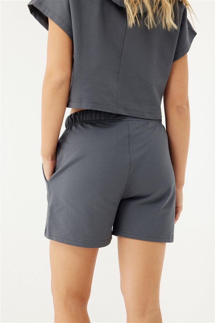 ALICE D.GREY SLEEVELES CROP HOODIE/ SHORT SET