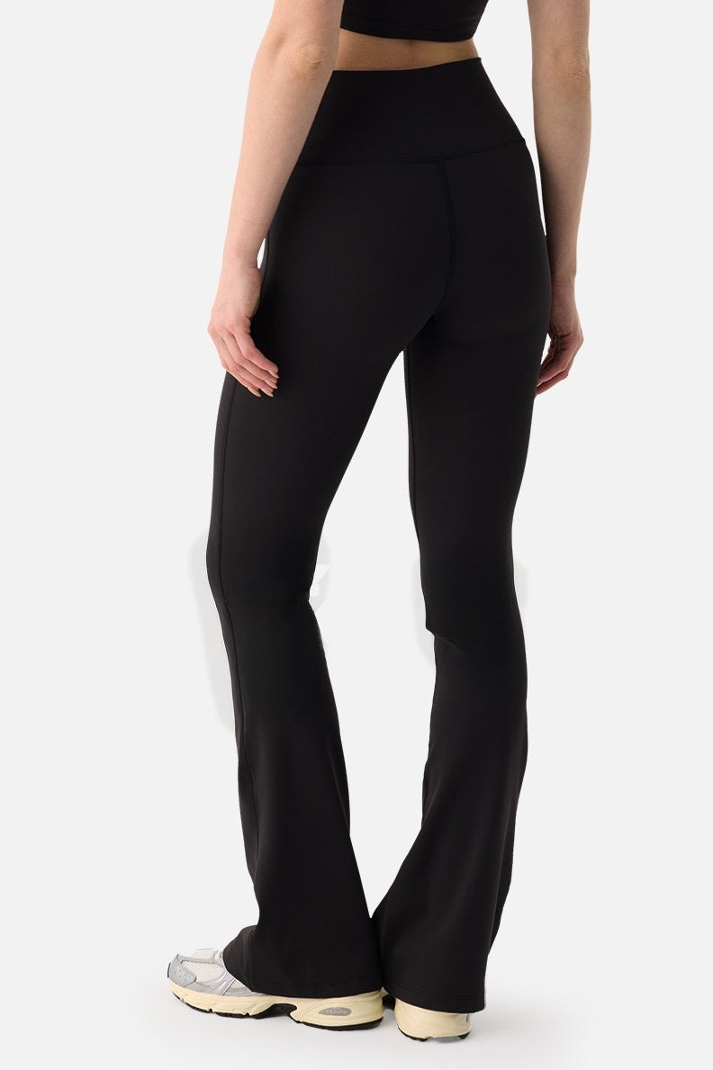 LIORA SOFT FLARE PANTS/ BLACk