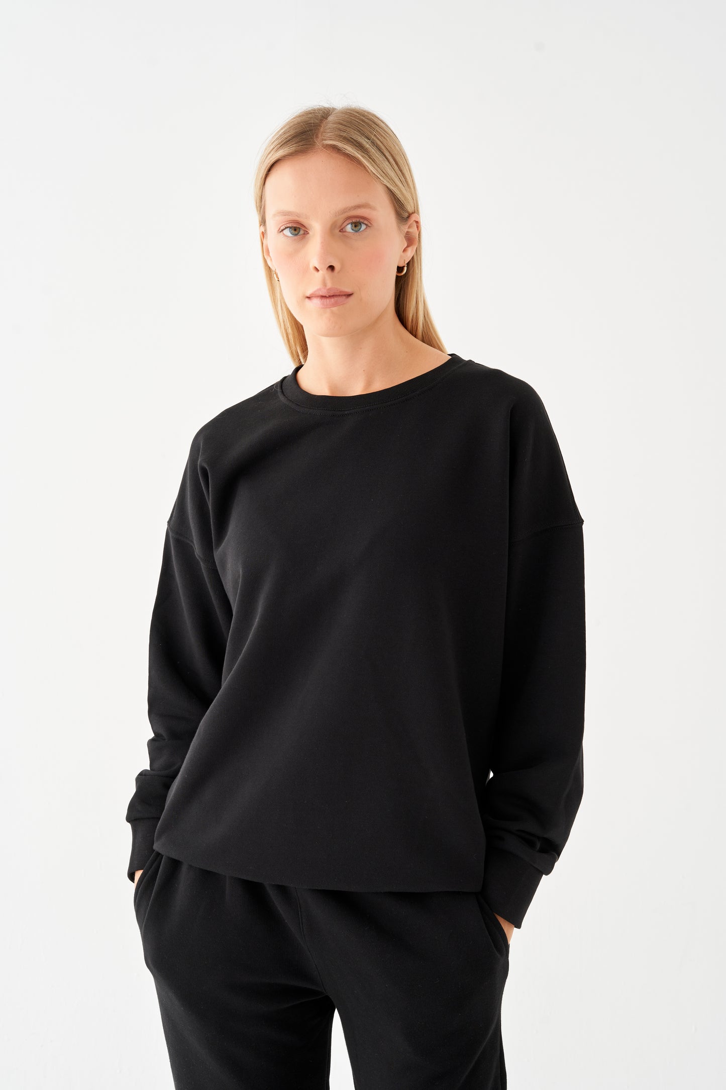 NINA CREW NECK SWEATSHIRT BLACK