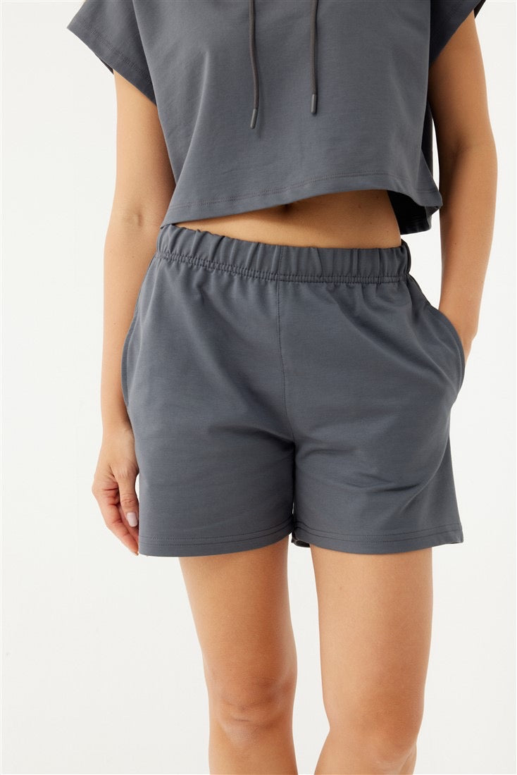 ALICE D.GREY SLEEVELES CROP HOODIE/ SHORT SET