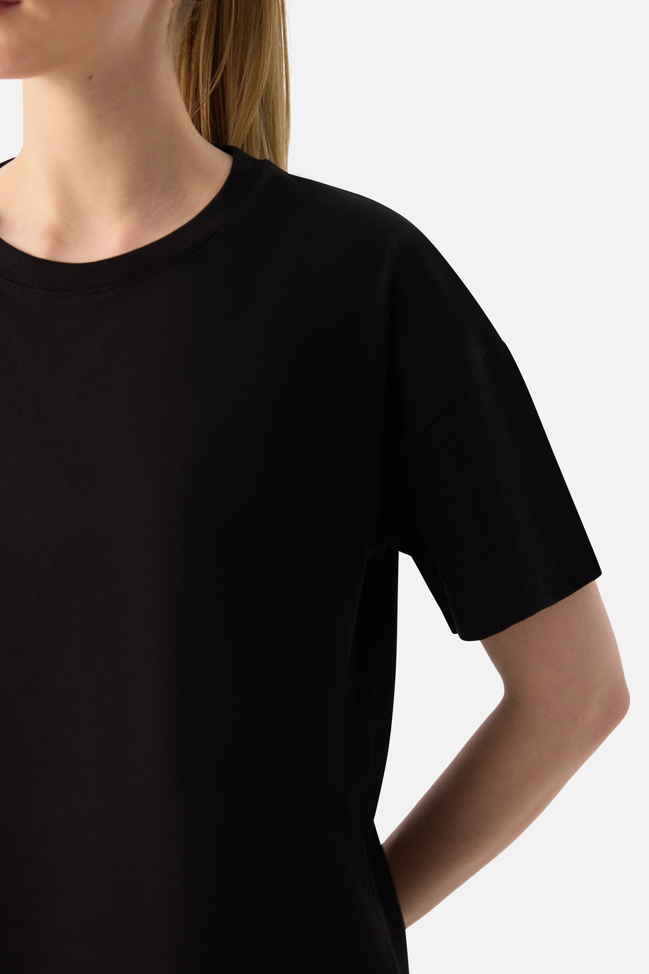 ELORA - RELAXED FIT OVERSIZED T-SHIRT BLACK