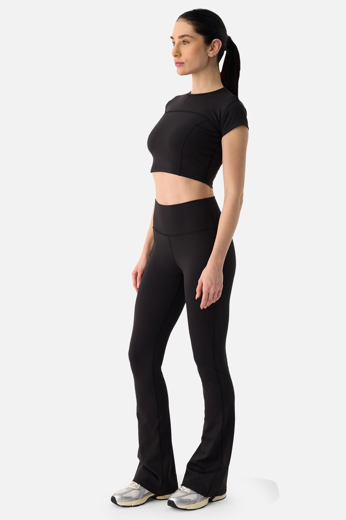 LIORA SOFT FLARE PANTS/ BLACk
