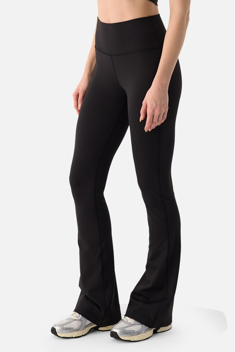 LIORA SOFT FLARE PANTS/ BLACk