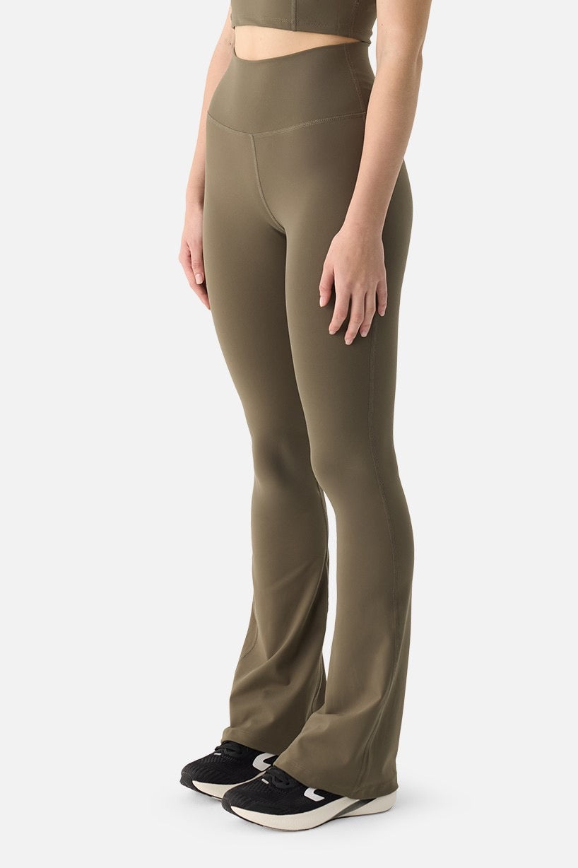 LIORA SOFT FLARE PANTS KHAKI