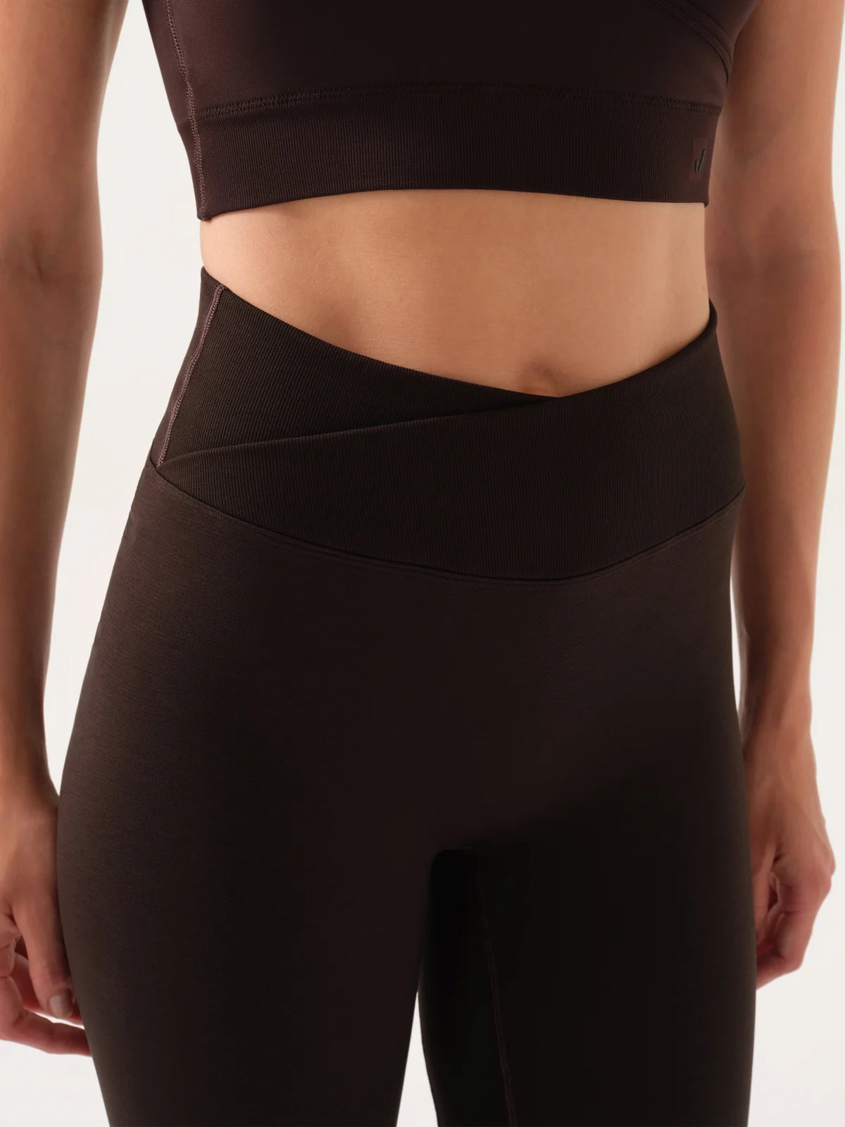Motion Cross Waist Leggings / Brown